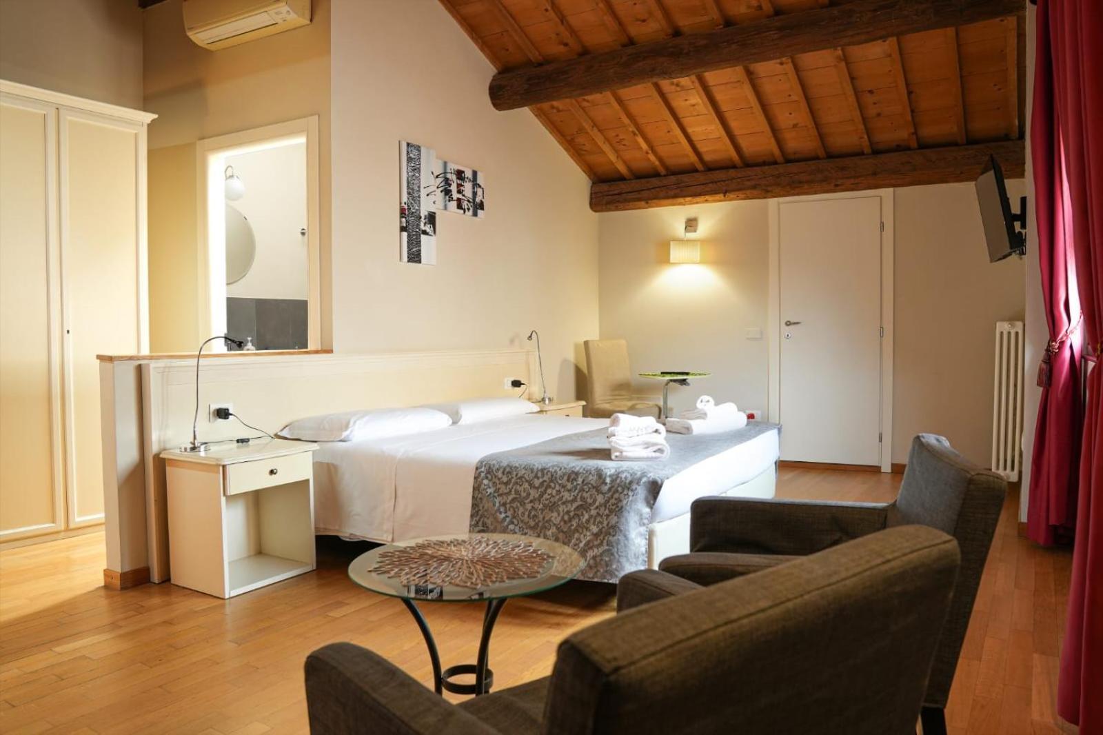 Honey Rooms Ferrara Buitenkant foto