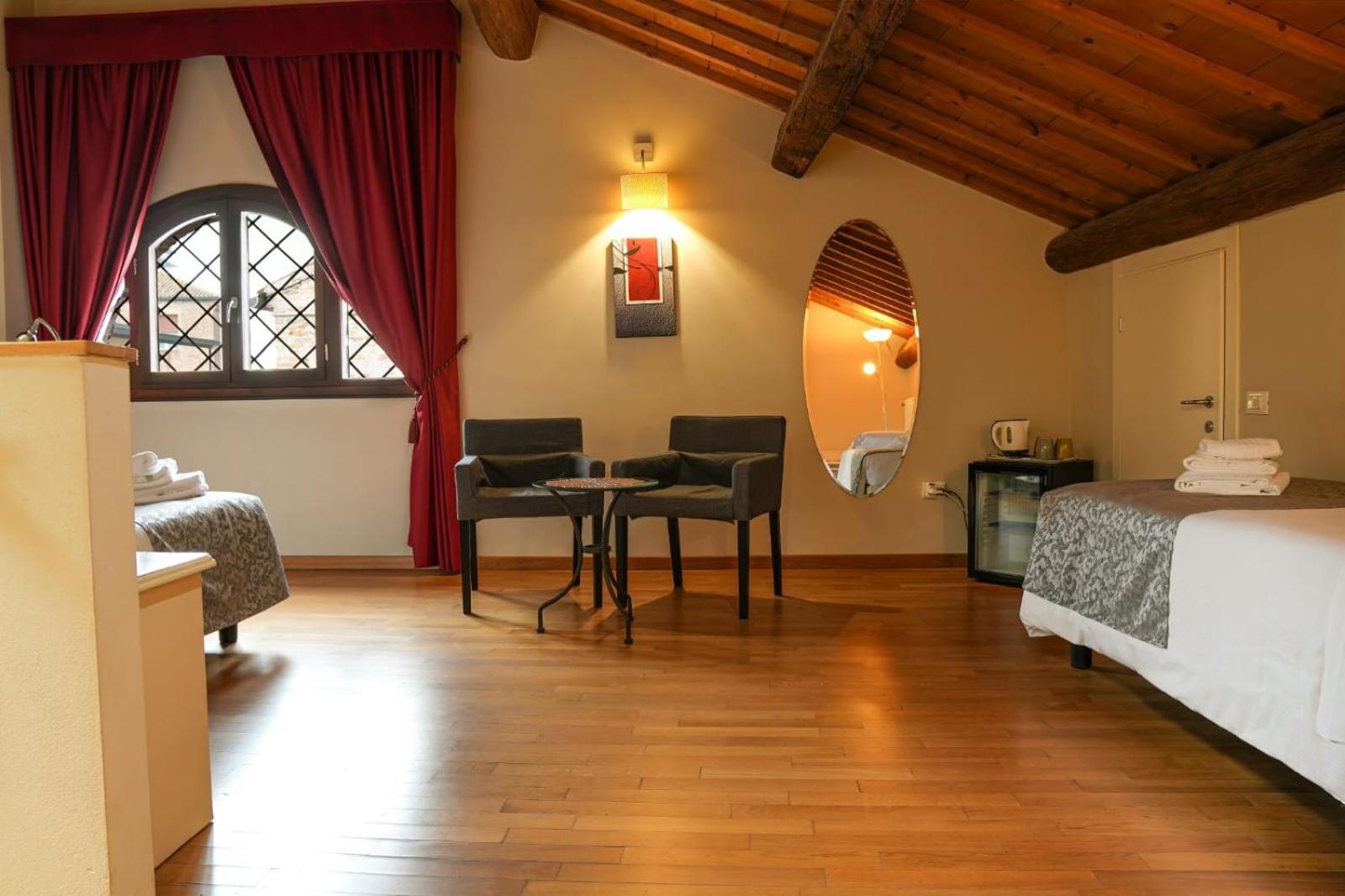Honey Rooms Ferrara Buitenkant foto